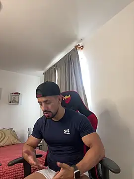 Ezzio Scolaro online show from November 6, 2025, 7:29 pm