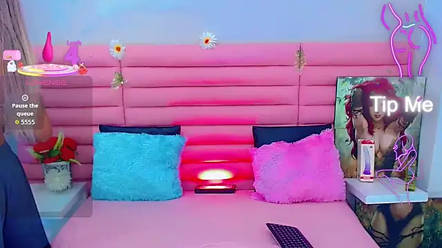 miss dania75 online show from November 14, 2025, 4:43 pm