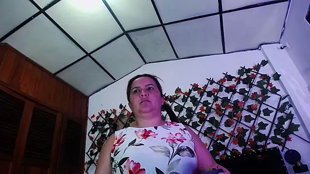 Snapshot of vauroraper chatting on December 1, 2025, 5:47 pm vauroraper online show from December 1, 2025, 5:47 pm