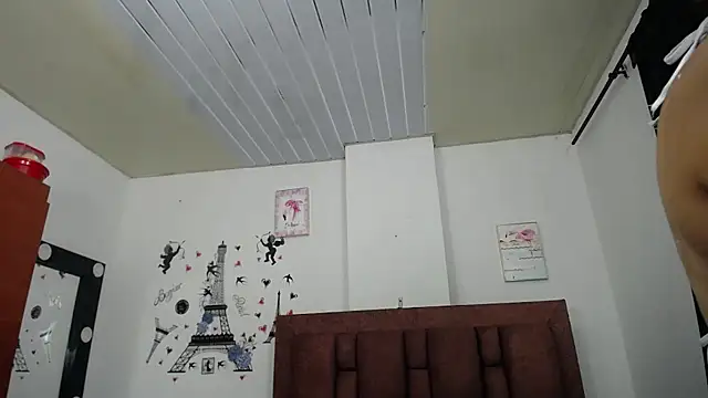 Snapshot of vauroraper chatting on November 3, 2025, 12:27 am vauroraper online show from November 3, 2025, 12:27 am