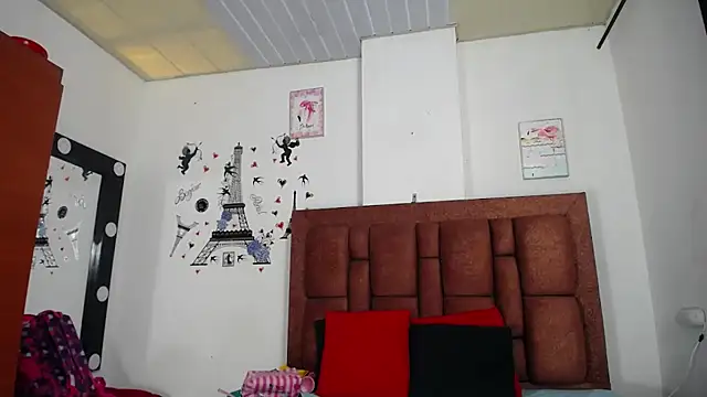 Snapshot of vauroraper chatting on November 25, 2025, 5:35 pm vauroraper online show from November 25, 2025, 5:35 pm