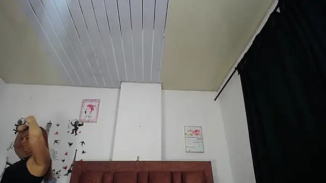 Snapshot of vauroraper chatting on November 17, 2025, 12:03 am vauroraper online show from November 17, 2025, 12:03 am