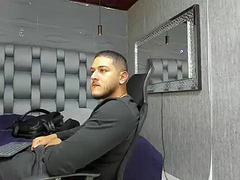 jasonshaw25 online show from October 10, 2025, 11:38 pm