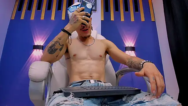 imsammytop online show from November 16, 2025, 1:43 am