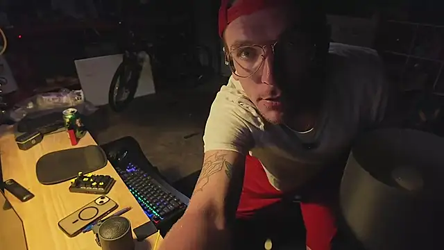 AverageMaleJay online show from July 23, 2026, 2:31 am