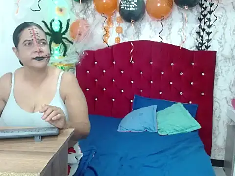 DannaLanegra2 online show from October 28, 2025, 4:39 pm