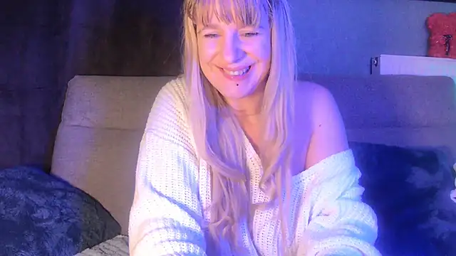 Delichieuse5 online show from February 19, 2025, 11:46 pm