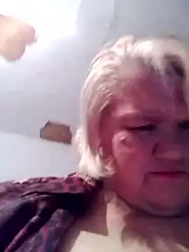 LusiyaGold5 online show from October 28, 2025, 5:23 pm