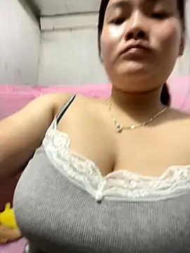 Snapshot of Beautiful-light22 chatting on November 10, 2025, 4:17 am Beautiful-light22 online show from November 10, 2025, 4:17 am