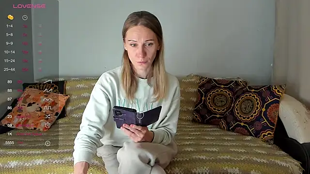 Amalia Mio online show from December 3, 2025, 8:03 am