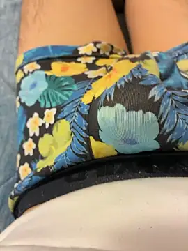 Snapshot of JinVelvet chatting on October 23, 2025, 8:24 am JinVelvet online show from October 23, 2025, 8:24 am