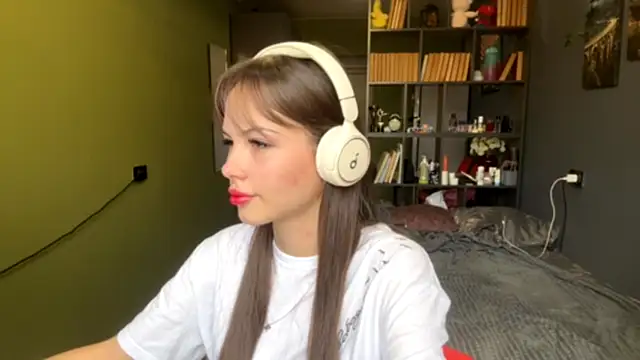 Snapshot of MysticAlisa chatting on October 15, 2025, 7:16 am MysticAlisa online show from October 15, 2025, 7:16 am