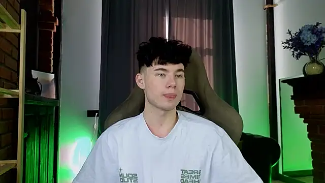 Snapshot of Cute_Mike chatting on February 19, 2026, 5:59 am Cute Mike online show from February 19, 2026, 5:59 am