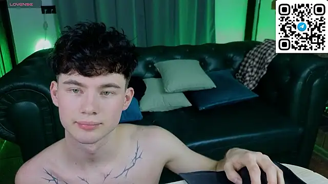 Snapshot of Cute_Mike chatting on February 25, 2026, 8:52 pm Cute Mike online show from February 25, 2026, 8:52 pm