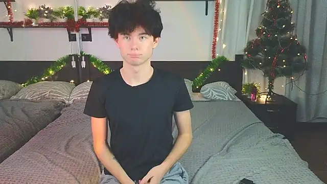 Cute Mike online show from December 14, 2025, 9:20 pm