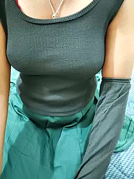 Snapshot of Chennai-couples chatting on October 28, 2025, 8:30 pm Chennai-couples online show from October 28, 2025, 8:30 pm