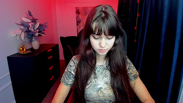 TiffanyYounge online show from November 15, 2025, 4:16 am