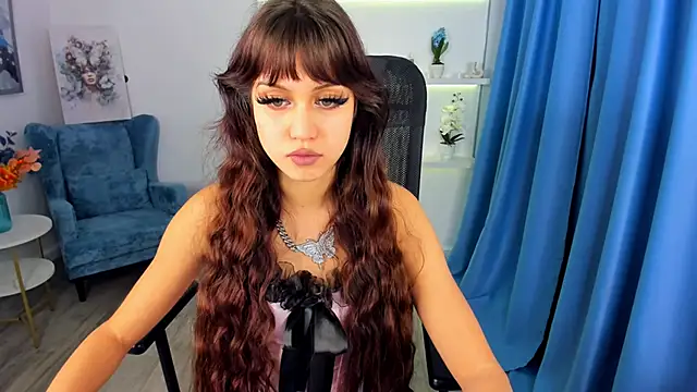 TiffanyYounge online show from November 26, 2025, 12:16 pm