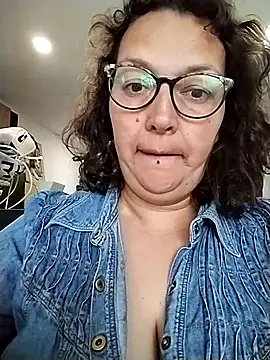 -saraqueen- online show from October 16, 2025, 1:41 pm