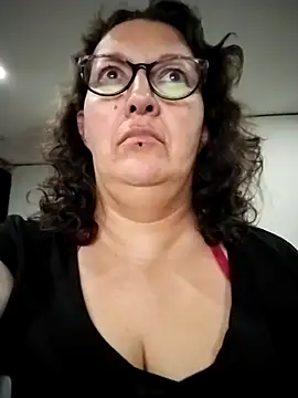 -saraqueen- online show from October 17, 2025, 10:00 pm