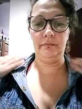 -saraqueen- online show from November 14, 2025, 2:04 am