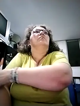 -saraqueen- online show from November 9, 2025, 5:11 am