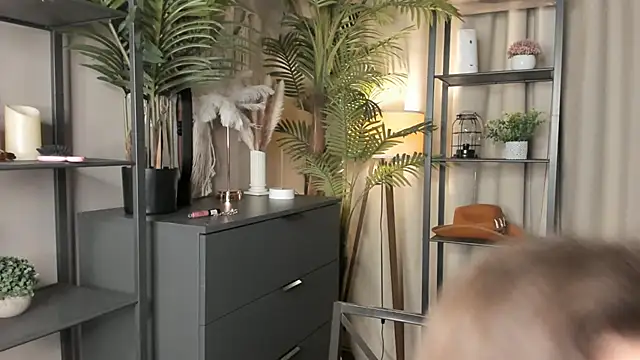 ThelmaJusto online show from November 7, 2025, 3:38 pm