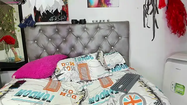 AndreaTonmsong online show from October 25, 2025, 8:31 pm