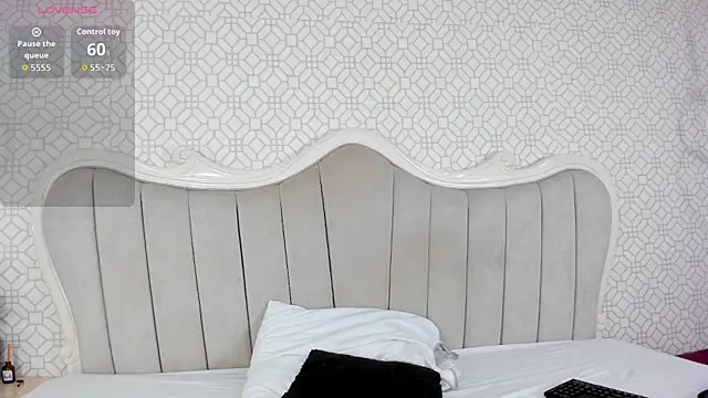 MarcelaCortes online show from April 7, 2026, 9:49 pm