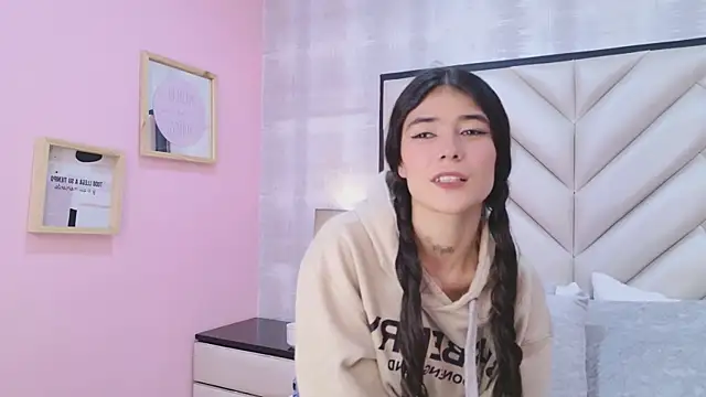 CristalShayy online show from January 5, 2026, 5:27 pm