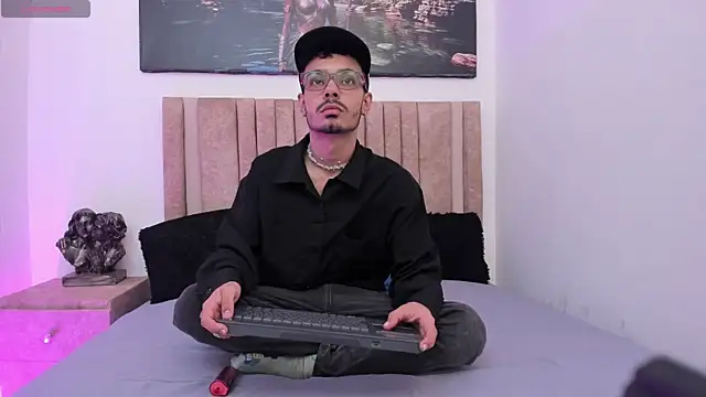 Timothe Evans online show from October 30, 2025, 7:44 pm