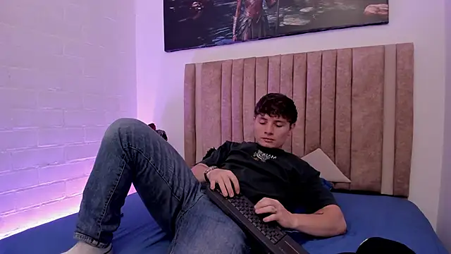 Leoo Miller online show from November 23, 2025, 5:06 am