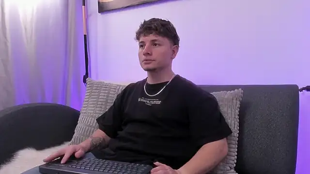 Leoo Miller online show from December 21, 2025, 4:25 am