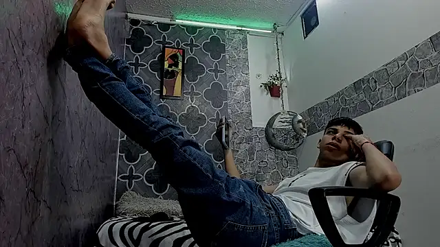 sexyboys cutex18 online show from February 22, 2026, 10:00 pm