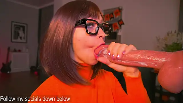 karolineneuer  online show from October 30, 2025, 12:20 am