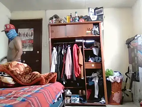 Snapshot of marco13y chatting on November 26, 2025, 8:20 pm marco13y online show from November 26, 2025, 8:20 pm