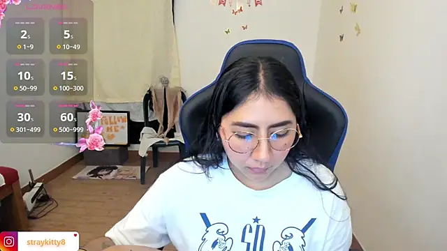 LoveLyy- online show from March 30, 2026, 11:50 pm