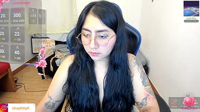 LoveLyy- online show from December 17, 2025, 6:46 pm