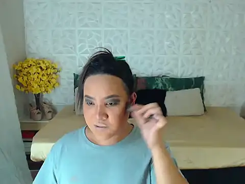  YourHellMajestic  online show from November 6, 2025, 11:53 pm