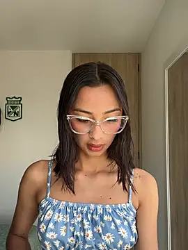 lena martinn online show from May 12, 2026, 7:42 pm