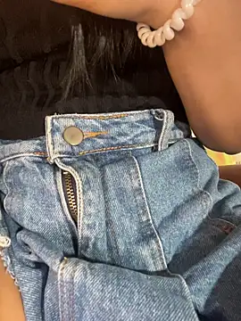 AlannaDollx online show from December 20, 2025, 5:05 pm