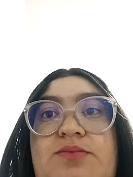 Mia glow  online show from January 7, 2026, 3:33 am