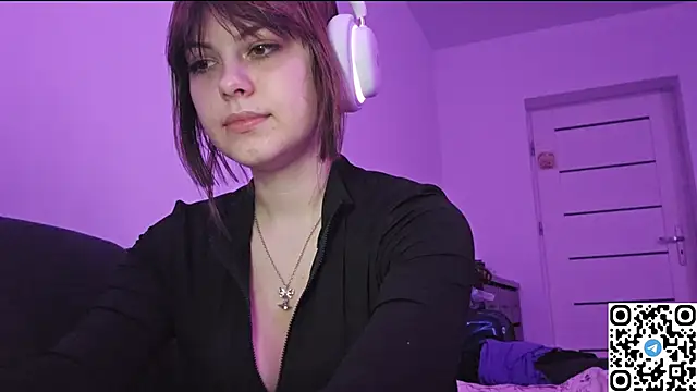 KristiBloom online show from November 2, 2025, 10:48 pm