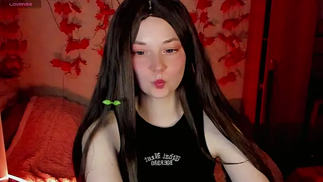 HoneyDazzle online show from October 9, 2025, 6:30 pm