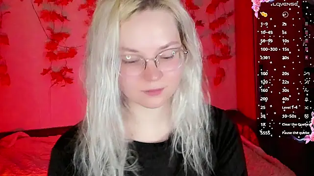 HoneyDazzle online show from November 12, 2025, 10:24 pm