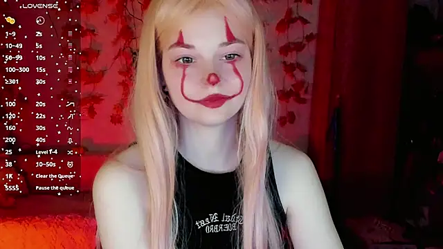 HoneyDazzle online show from October 18, 2025, 8:11 pm