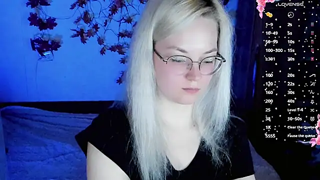 HoneyDazzle online show from November 9, 2025, 8:13 pm