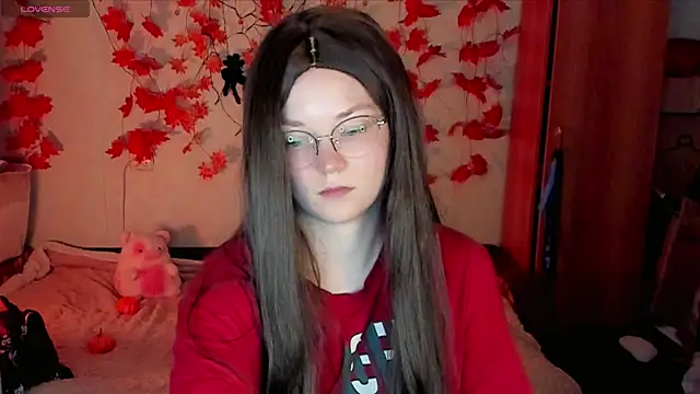 HoneyDazzle online show from October 10, 2025, 7:36 pm