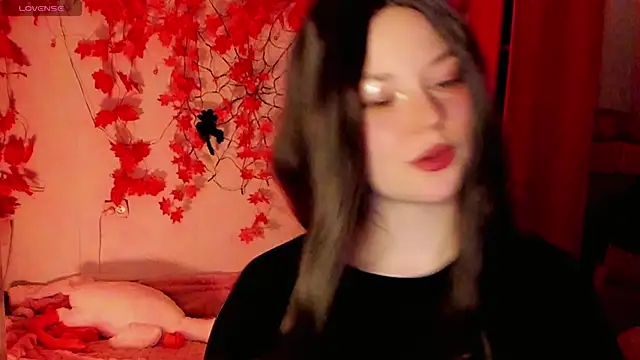 HoneyDazzle online show from October 5, 2025, 7:48 pm