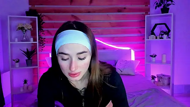 Olivia Grantt online show from November 19, 2025, 1:05 am